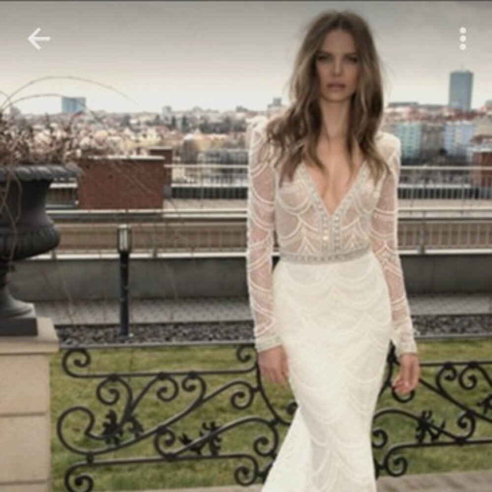 Wedding Gown ( Pre-owned )